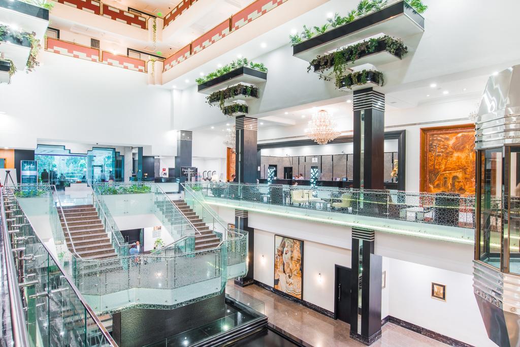 Le Meridien Бангалор Экстерьер фото